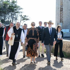 Royal Style: monkey nuts or emeralds? The discussion continues...