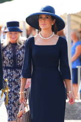 Royal Style: Diamonds are a Queen's best friend..