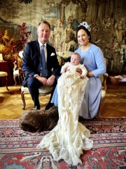 Royal Style: Diamonds are a Queen's best friend..