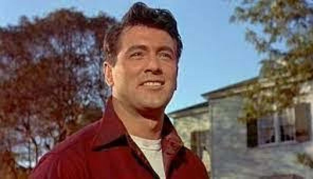 Is this the most stunning man who ever lived?
