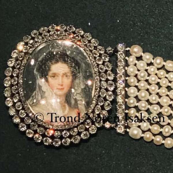 Royal Style: Welcome to the Court of the Dragon Queen!