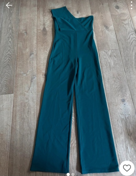 Gold or silver jewellery for green outfit?