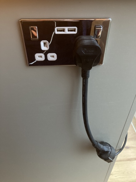 US electric kitchen device in UK