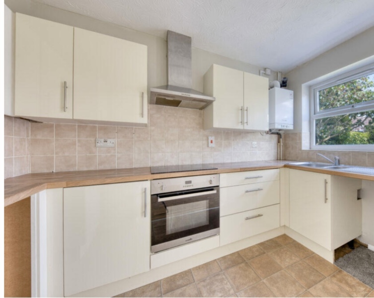 Help me with this kitchen please!
