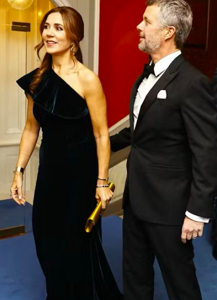 Royal Style: monkey nuts or emeralds? The discussion continues...