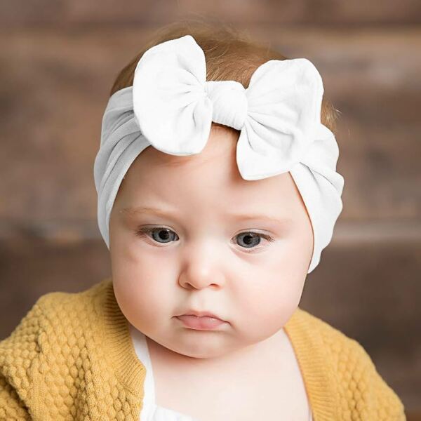 Am I a the only person that thinks those girl baby bows are horrific?