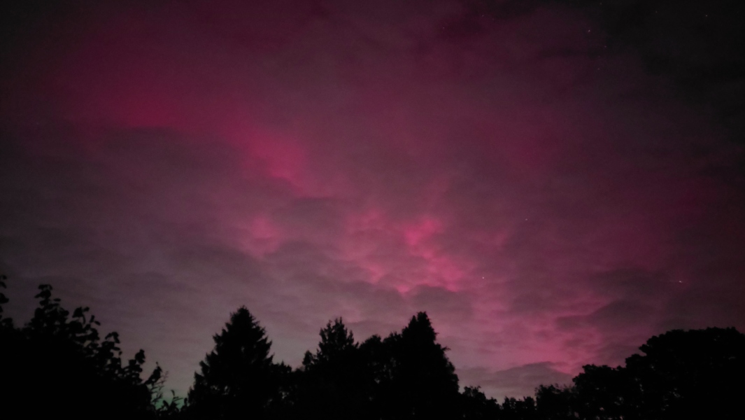 Northern lights currently visible!