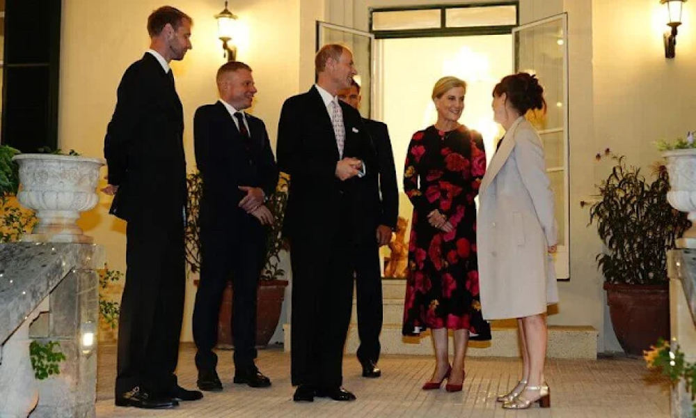 Royal Style: monkey nuts or emeralds? The discussion continues...