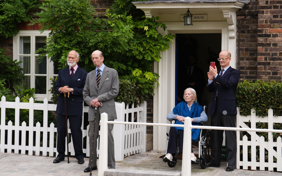 Royal Style: monkey nuts or emeralds? The discussion continues...