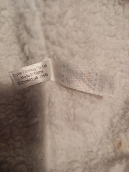 Please could you show me the labels on your BRANDED Oodie