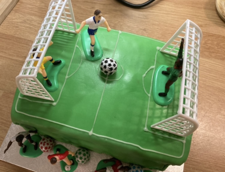 Football pitch cake tips!