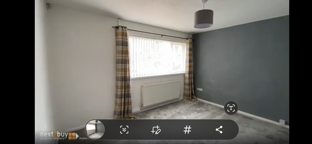 Living room/Diner.....budding designers please help....