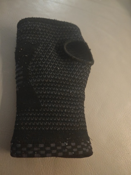 Best Thumb and wrist support x 2