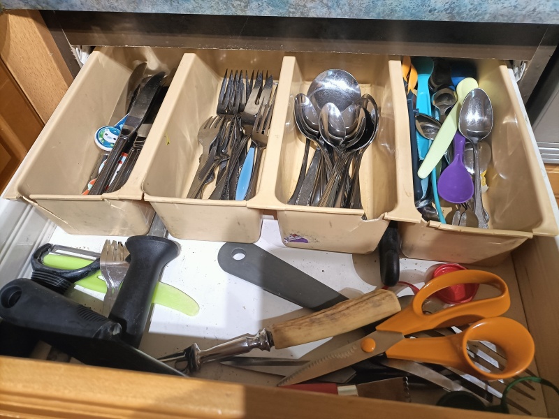 Cutlery drawer order