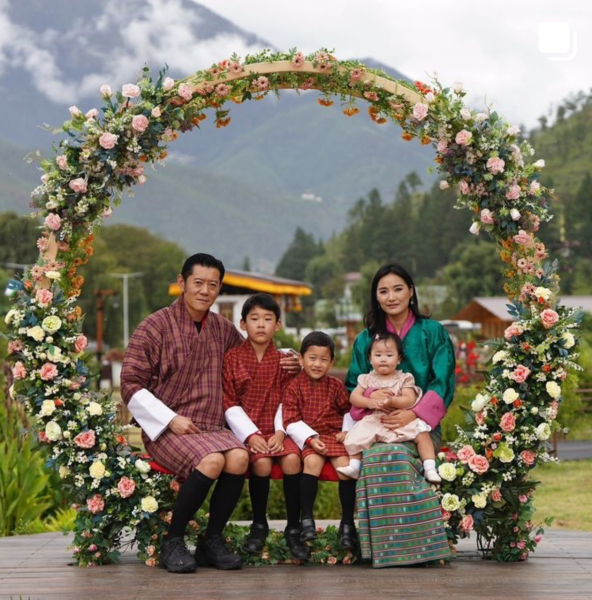 Royal Style: monkey nuts or emeralds? The discussion continues...