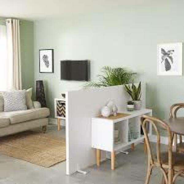 Living room/Diner.....budding designers please help....