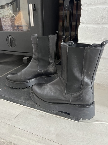 Please help me find THE Chelsea boots!!!