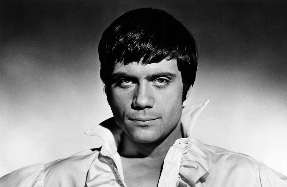 Is this the most stunning man who ever lived?
