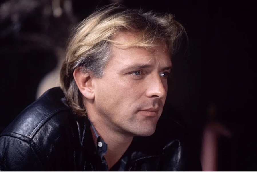 Is this the most stunning man who ever lived?