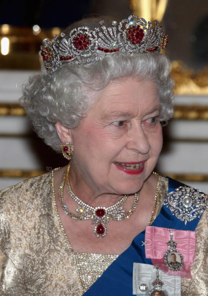 Royal Style: monkey nuts or emeralds? The discussion continues...