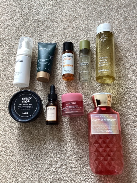 Feel the temptation to indulge in beauty treats? Is your collection overflowing with treasures? Come unite with fellow beauty enthusiasts in this lovely group!
