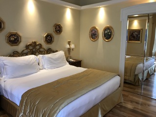 Italy - where to stay near the lakes?