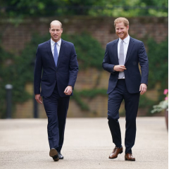 Meghan and Harry spotted out and about - ¡Viva Colombia! Edition (Part 7)