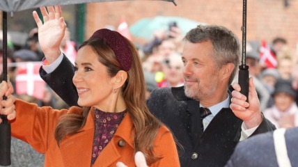 Royal Style: monkey nuts or emeralds? The discussion continues...