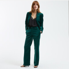 Lesbian mother of the bride outfit.