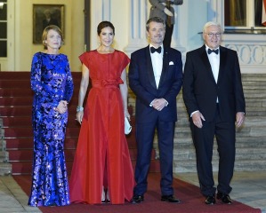 Royal Style: monkey nuts or emeralds? The discussion continues...