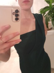 Gold or silver jewellery for green outfit?