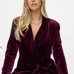 Velvet suit what to wear with it?