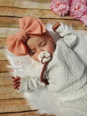Am I a the only person that thinks those girl baby bows are horrific?