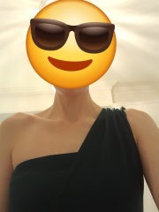 Gold or silver jewellery for green outfit?