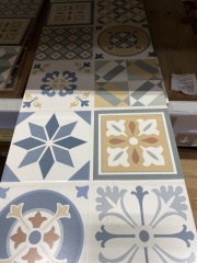 Floor tiles, can anyone find what Im looking for please?