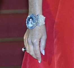 Royal Style: monkey nuts or emeralds? The discussion continues...