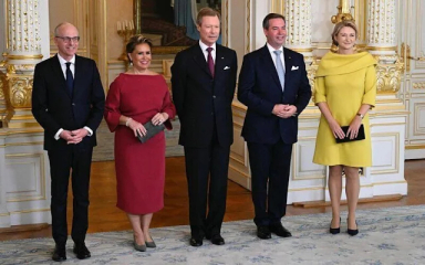 Royal Style: monkey nuts or emeralds? The discussion continues...