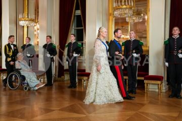 Royal Style: monkey nuts or emeralds? The discussion continues...