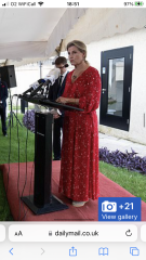 Royal Style: monkey nuts or emeralds? The discussion continues...