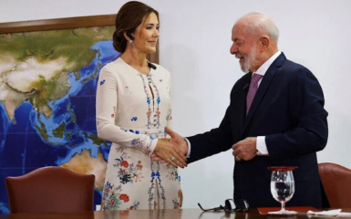 Royal Style: monkey nuts or emeralds? The discussion continues...