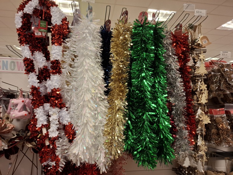 Yes, I know they're unpopular on here but I fancy tinsel, and ceiling decorations this year!