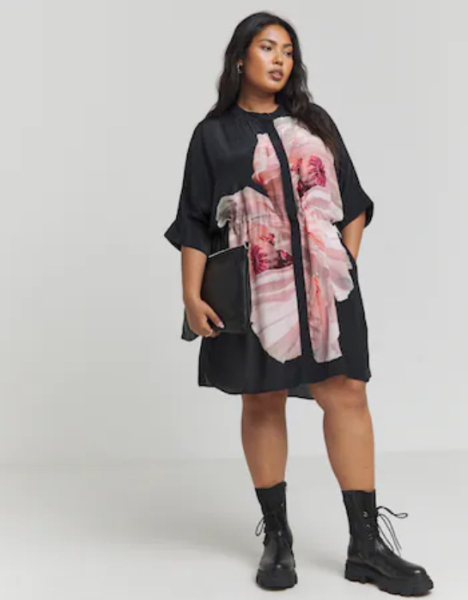 What do overweight 40+ women wear on a night out?