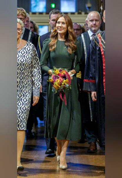 Royal Style: Welcome to the Court of the Dragon Queen!