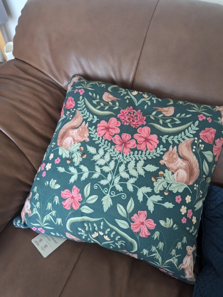 How to furnish sofa with cushions!