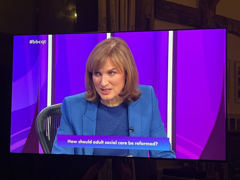 Fiona Bruce blue jacket on QT tonight