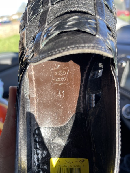 Can anyone identify these shoes?