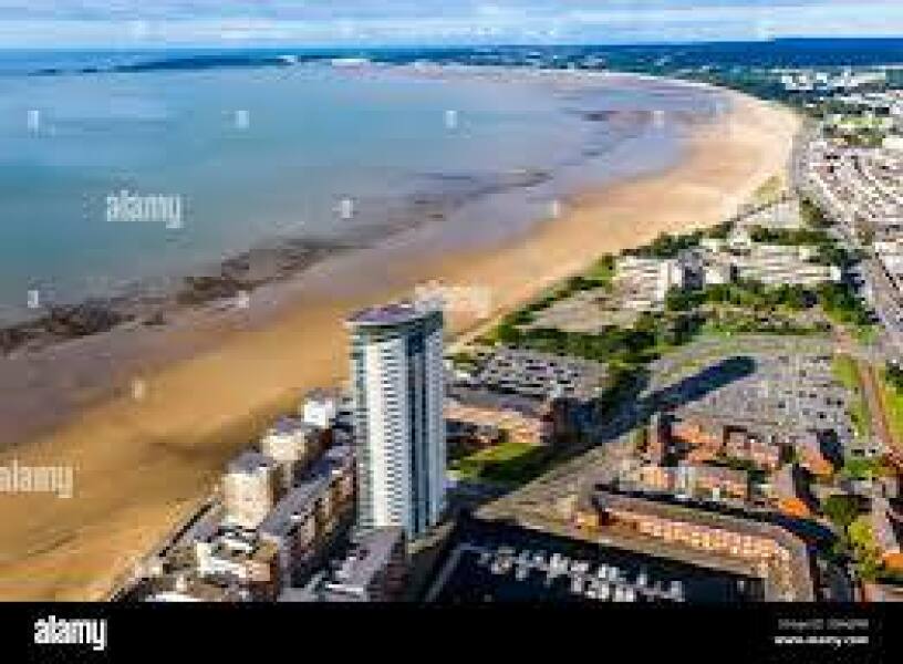 Is there anywhere in the UK, that has a lovely sandy beach and is also a buzzy city.?