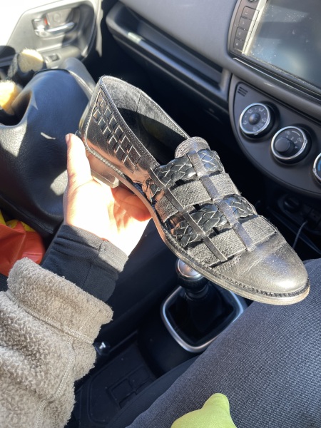 Can anyone identify these shoes?