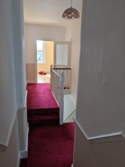 Should dado rail follow floor or ceiling?