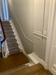 Should dado rail follow floor or ceiling?